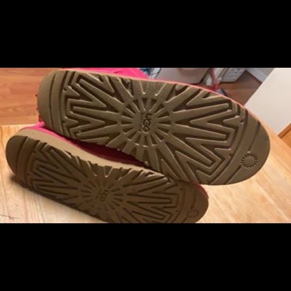 Size  6 pink bow Ugg’s - Picture 3 of 3